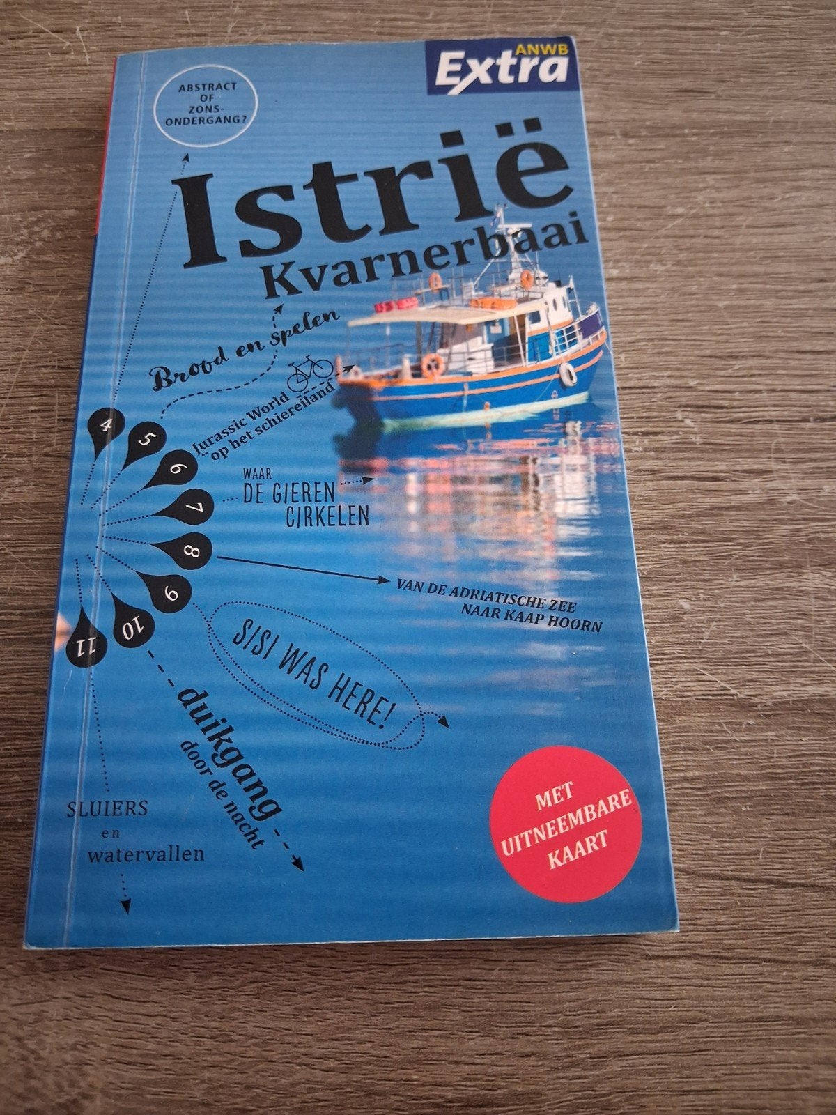 ANWB Extra Reisgids Istrië Kvarnerbaai + uitneembare kaart, Europa, Ophalen of Verzenden, Zo goed als nieuw, Reisgids of -boek