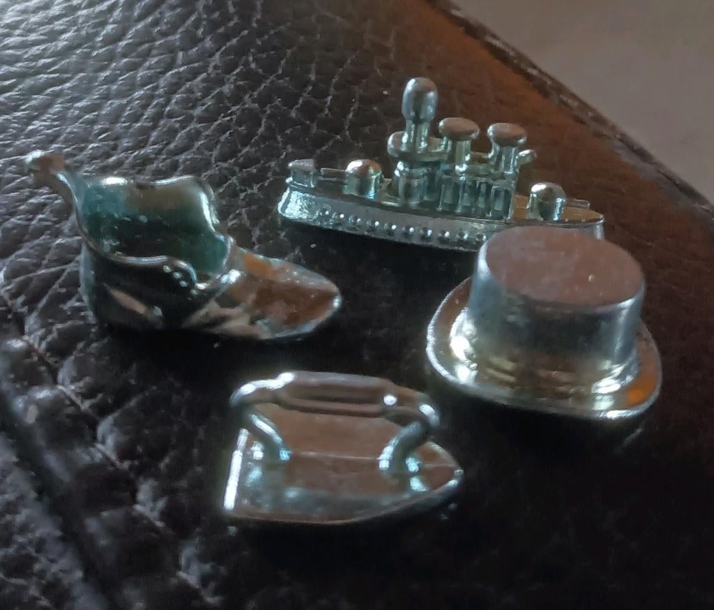 Vintage Monopoly pionnen 1,50 per stuk + verzendkosten, Ophalen of Verzenden, Zo goed als nieuw