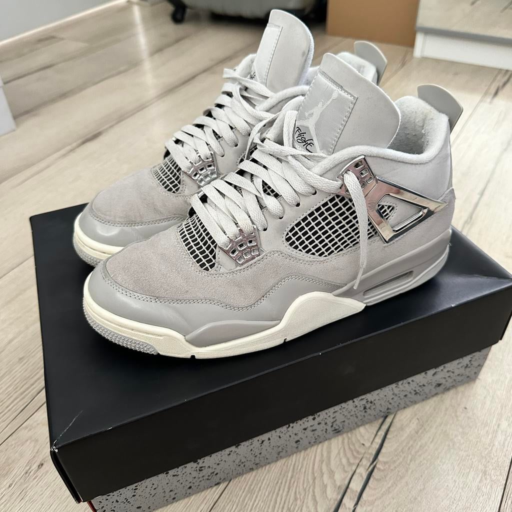 Air Jordan 4 Retro 'Frozen Moments' – Maat 43 / 11WMNS, Kleding | Heren, Schoenen, Ophalen, Zo goed als nieuw, Overige kleuren