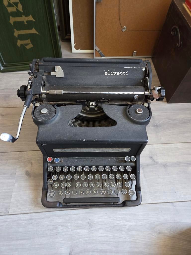Olivetti M40 vintage typemachine, Antiek en Kunst, Ophalen
