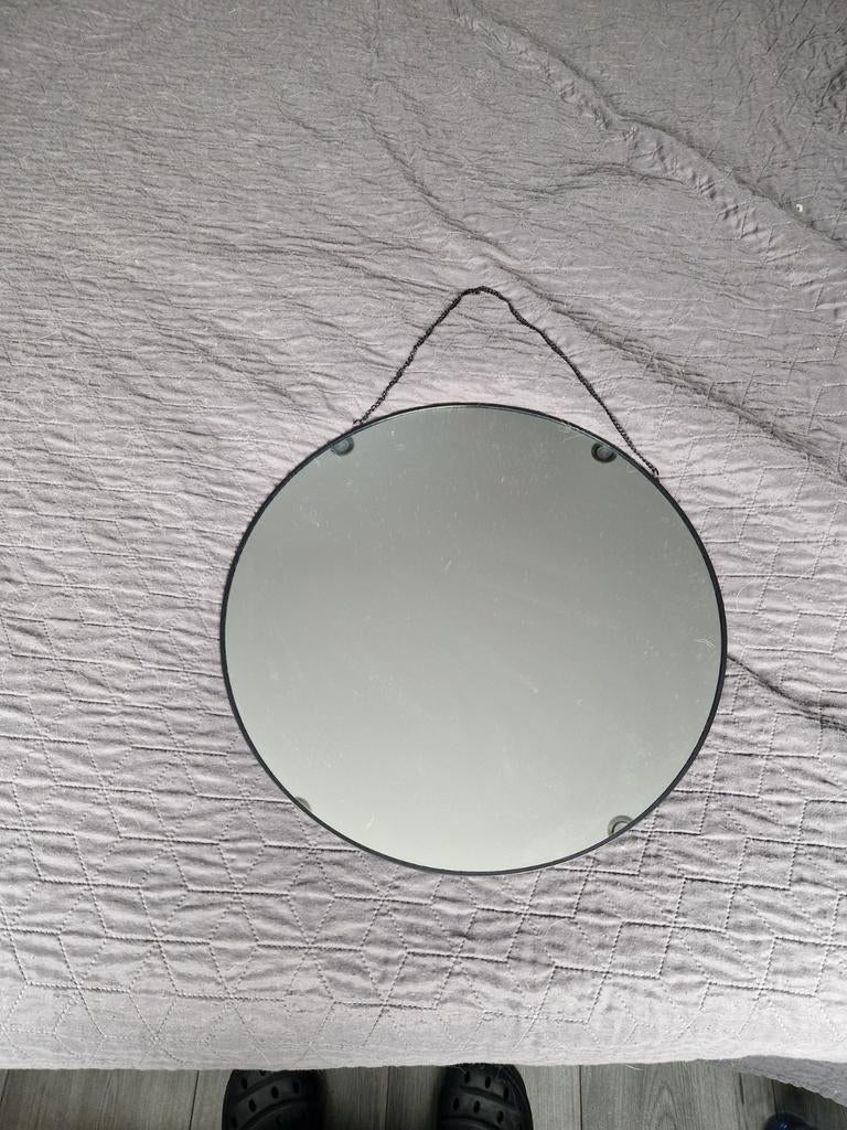 Ronde spiegel met ketting, Huis en Inrichting, Woonaccessoires | Spiegels, Minder dan 50 cm, Rond, Ophalen of Verzenden, Zo goed als nieuw