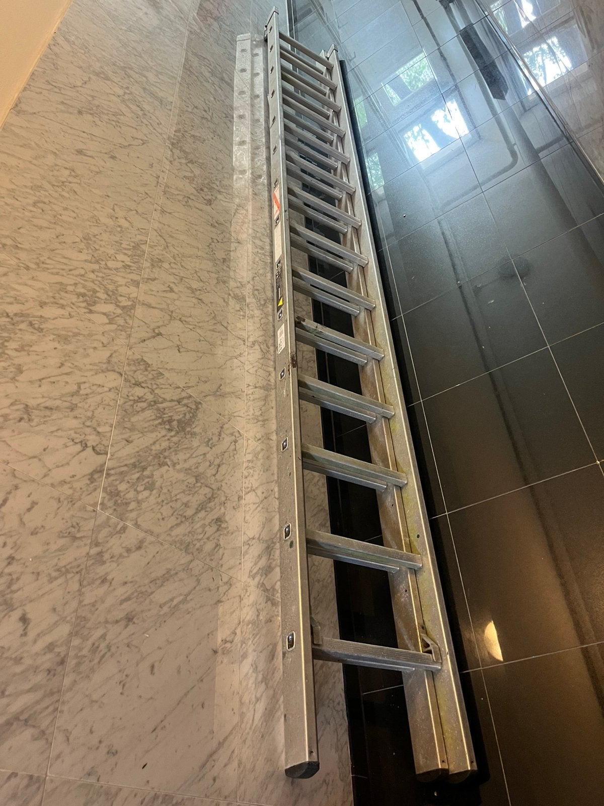 Ladder, 3.75m en uitschuifbaar, Ophalen, Zo goed als nieuw, 4 meter of meer