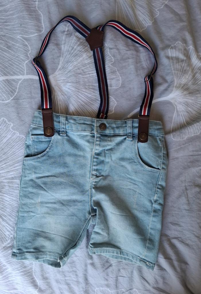 Lichtblauwe korte broek met afneembare bretels,  mt 98, Ophalen of Verzenden, Zo goed als nieuw, Jongen of Meisje, Broek