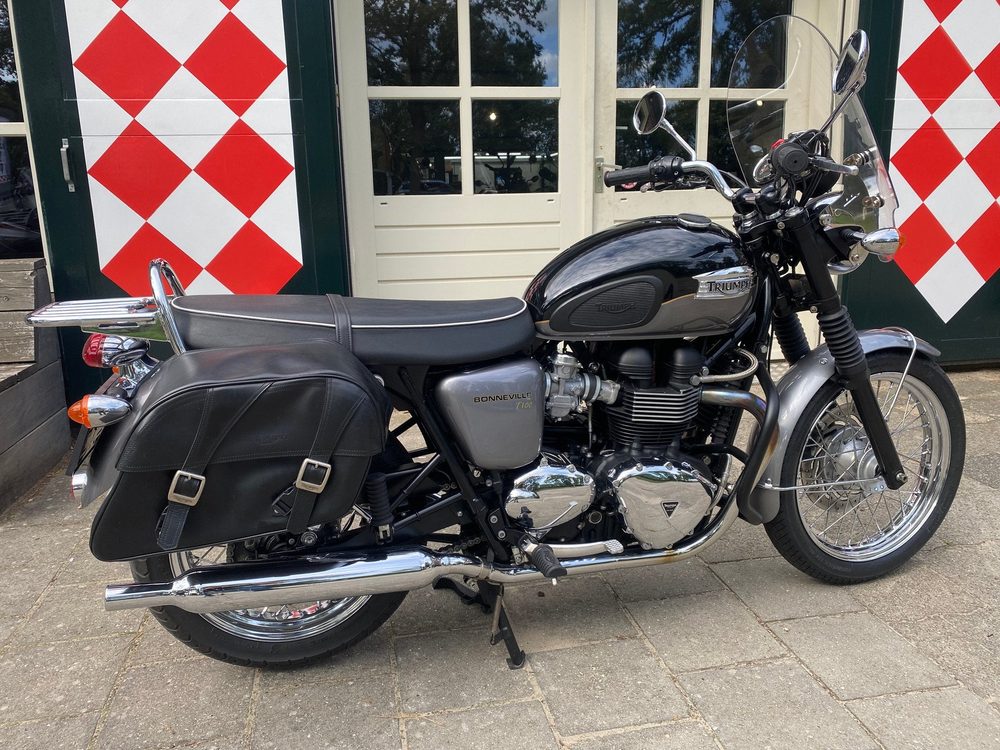 Triumph BONNEVILLE T100 (bj 2012), Triumph Motorcycles Ltd., After.sales@triumph.co.uk, 12 t/m 35 kW, Naked bike