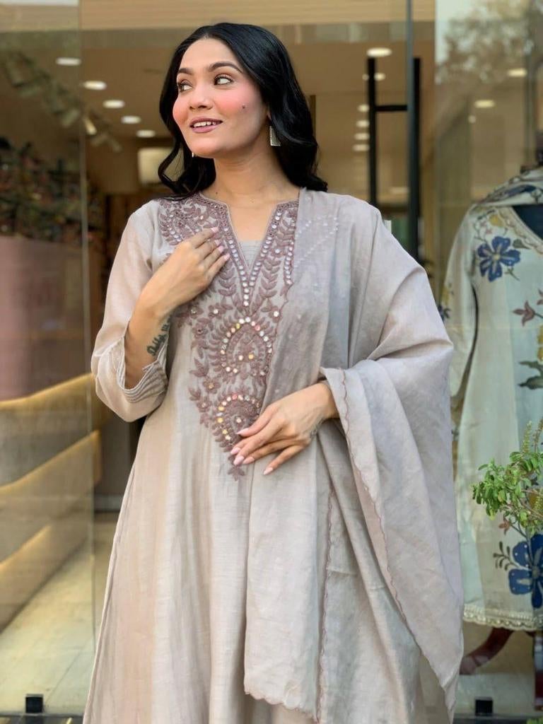 Nieuwe salwar met borduursel, Kleding | Dames, Ophalen of Verzenden