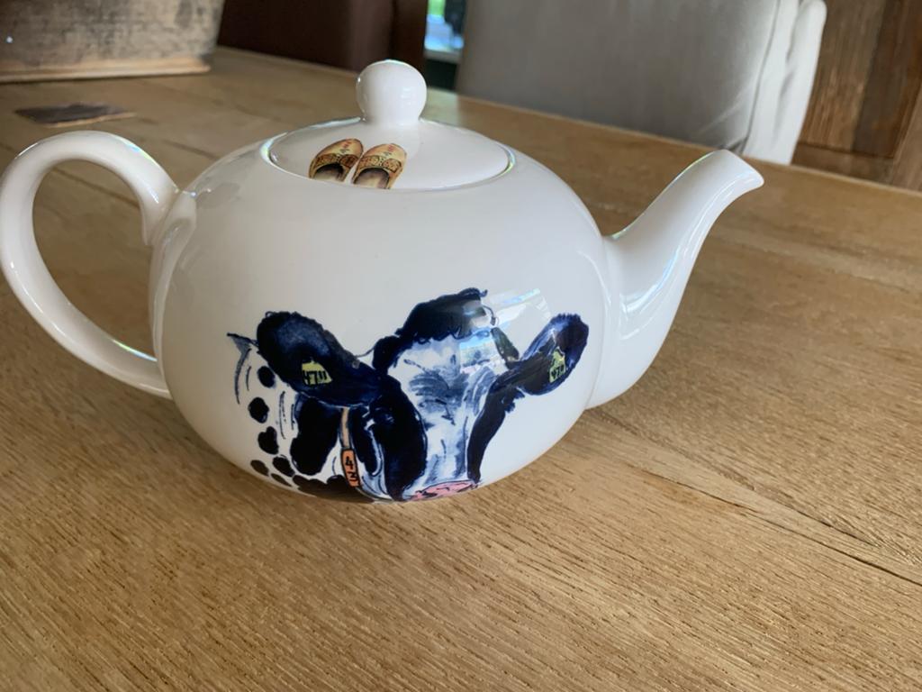 Alie Kruse-Kolk Theepot met koe en haan design, Huis en Inrichting, Keuken | Keukenbenodigdheden, Zo goed als nieuw, Theepot/fluitketel