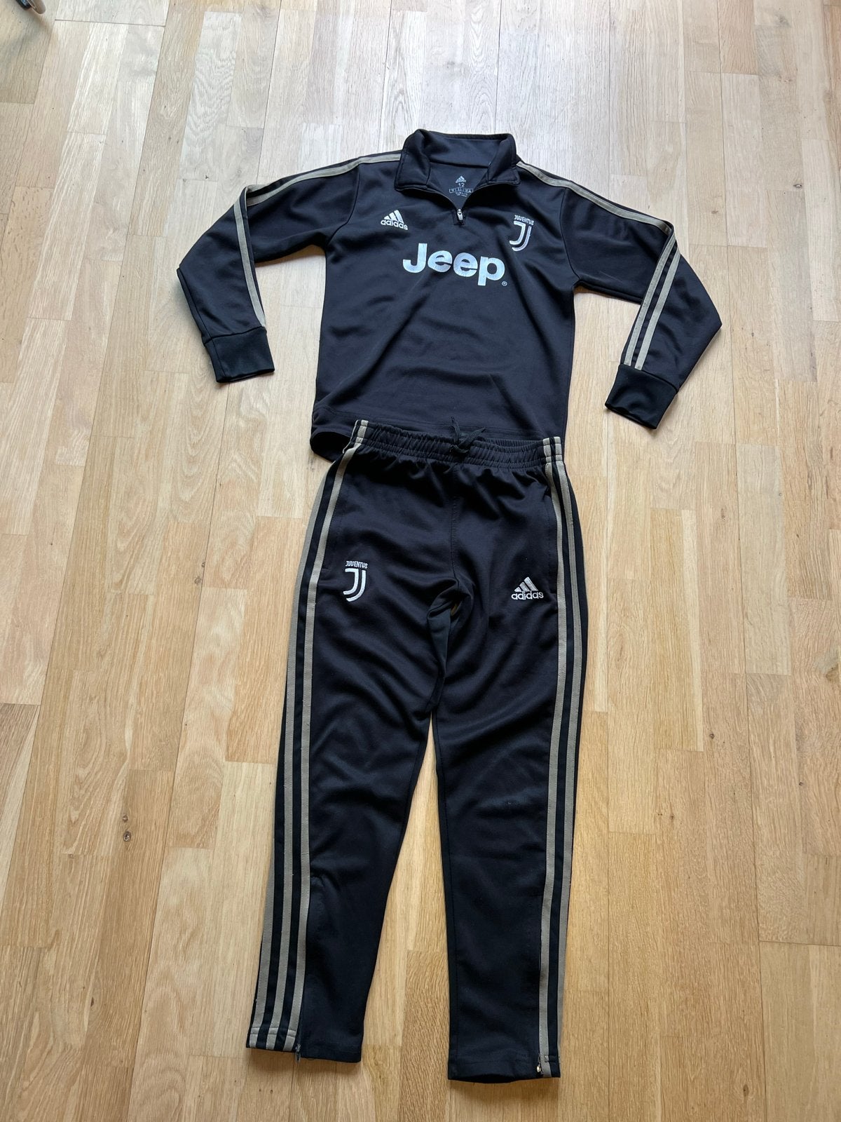 Adidas Juventus trainingspak maat 12 jaar, Ophalen of Verzenden, Zo goed als nieuw, Jongen of Meisje, Setje