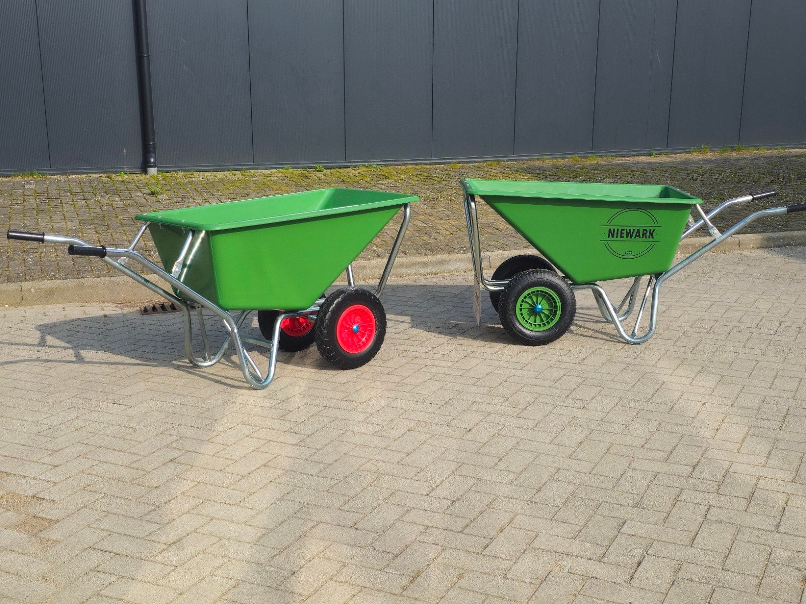 Kruiwagen met keuze uit dubbele luchtbanden of massieve, Ophalen, Nieuw