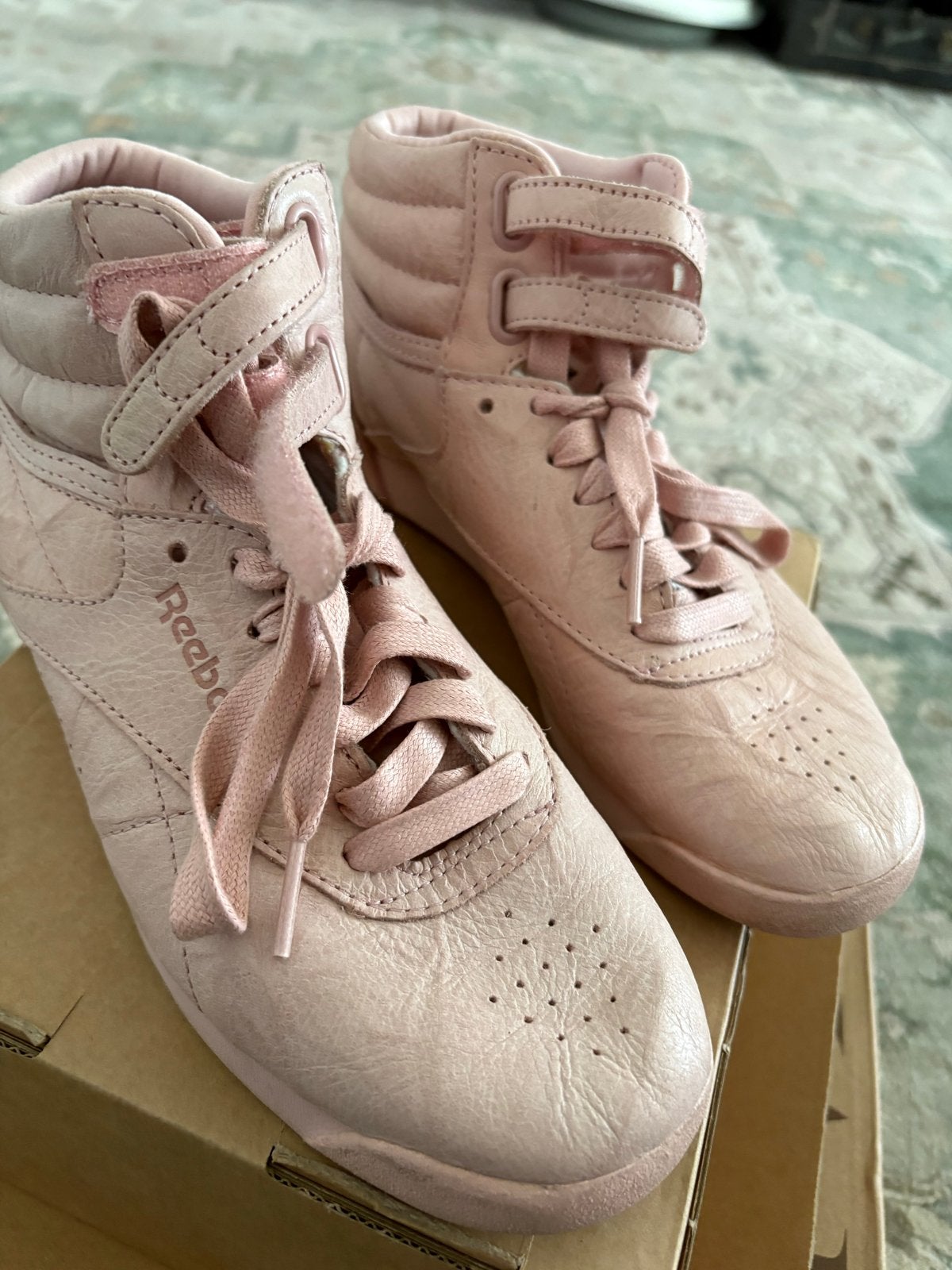 Reebok Freestyle Hi sneakers - Roze - Maat 37, Ophalen of Verzenden, Gedragen, Roze, Sneakers of Gympen