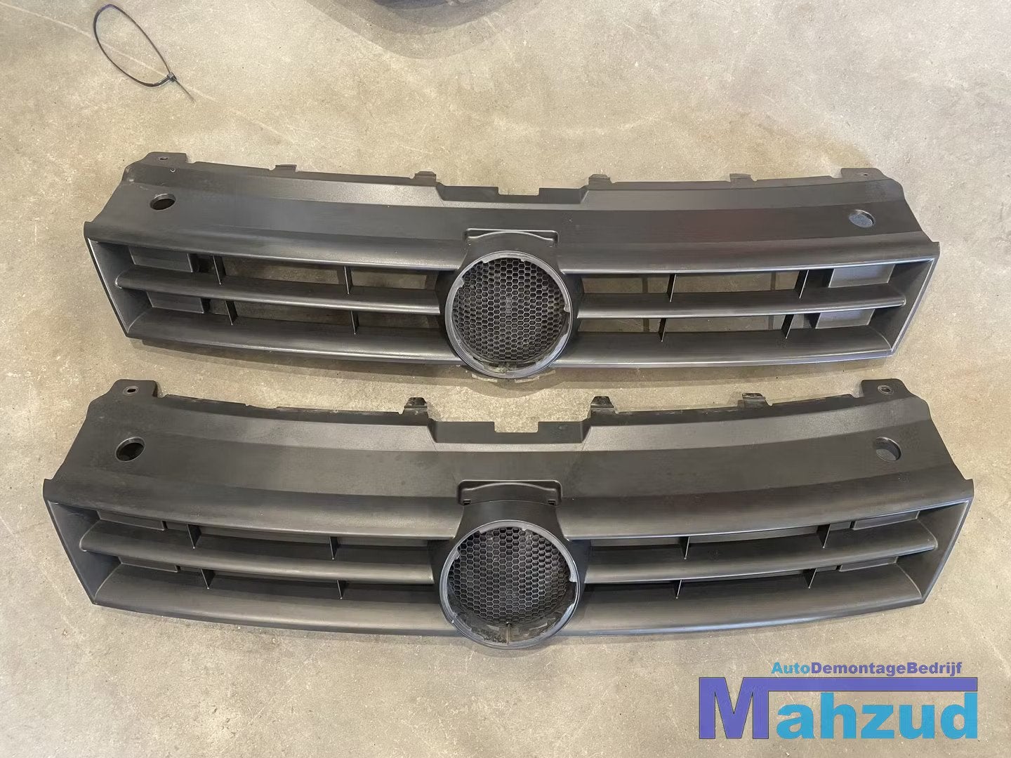 VW POLO 6R 6C 1.2 Grille gril 6R0853651B 6R0853651, Gebruikt, Volkswagen, Volkswagen AG, Berliner Ring 2
38440  Wolfsburg, DE