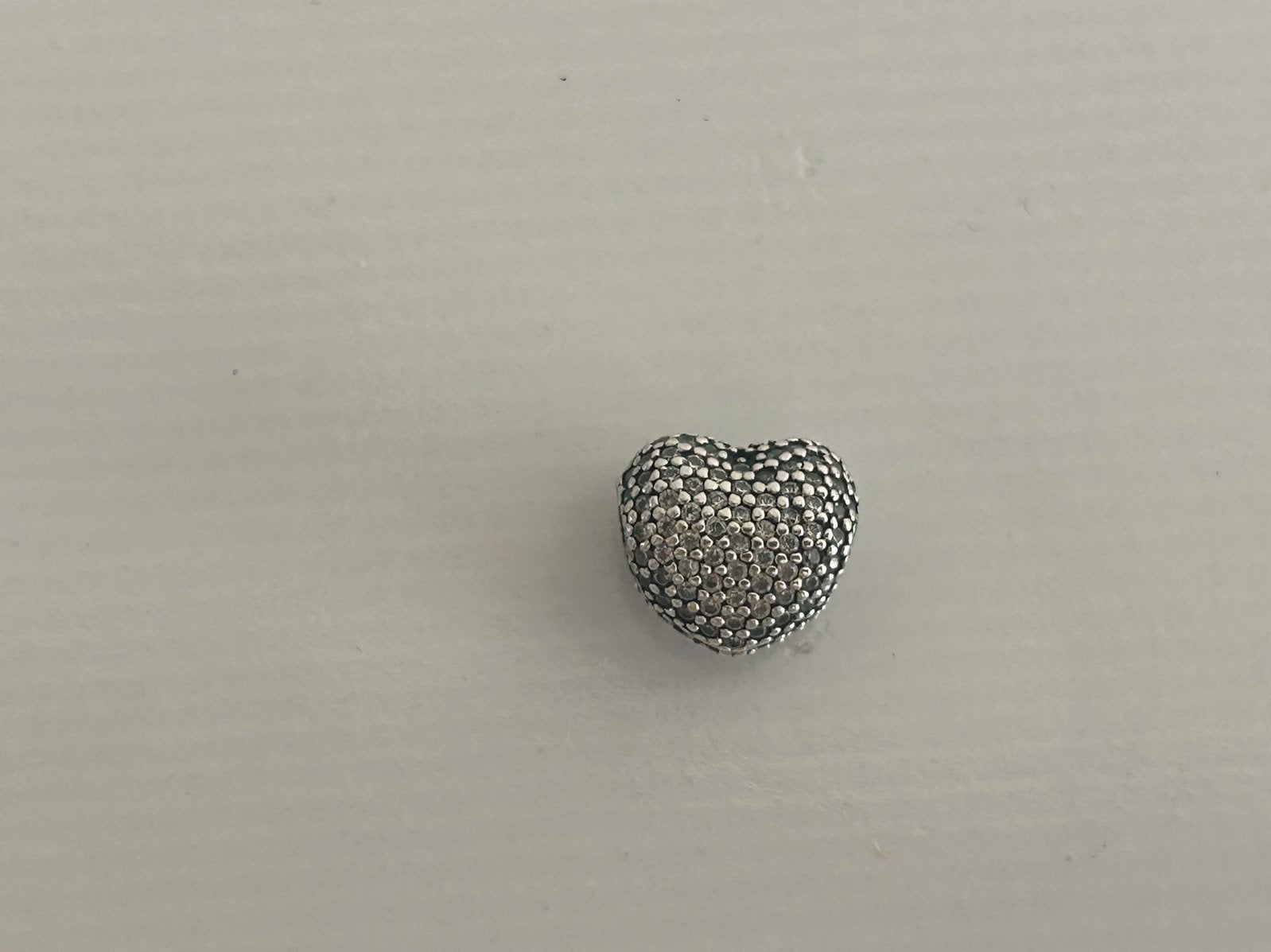 Pandora hartjes clip met zirkonia steentjes, Ophalen of Verzenden, Zo goed als nieuw, Pandora, Met strass