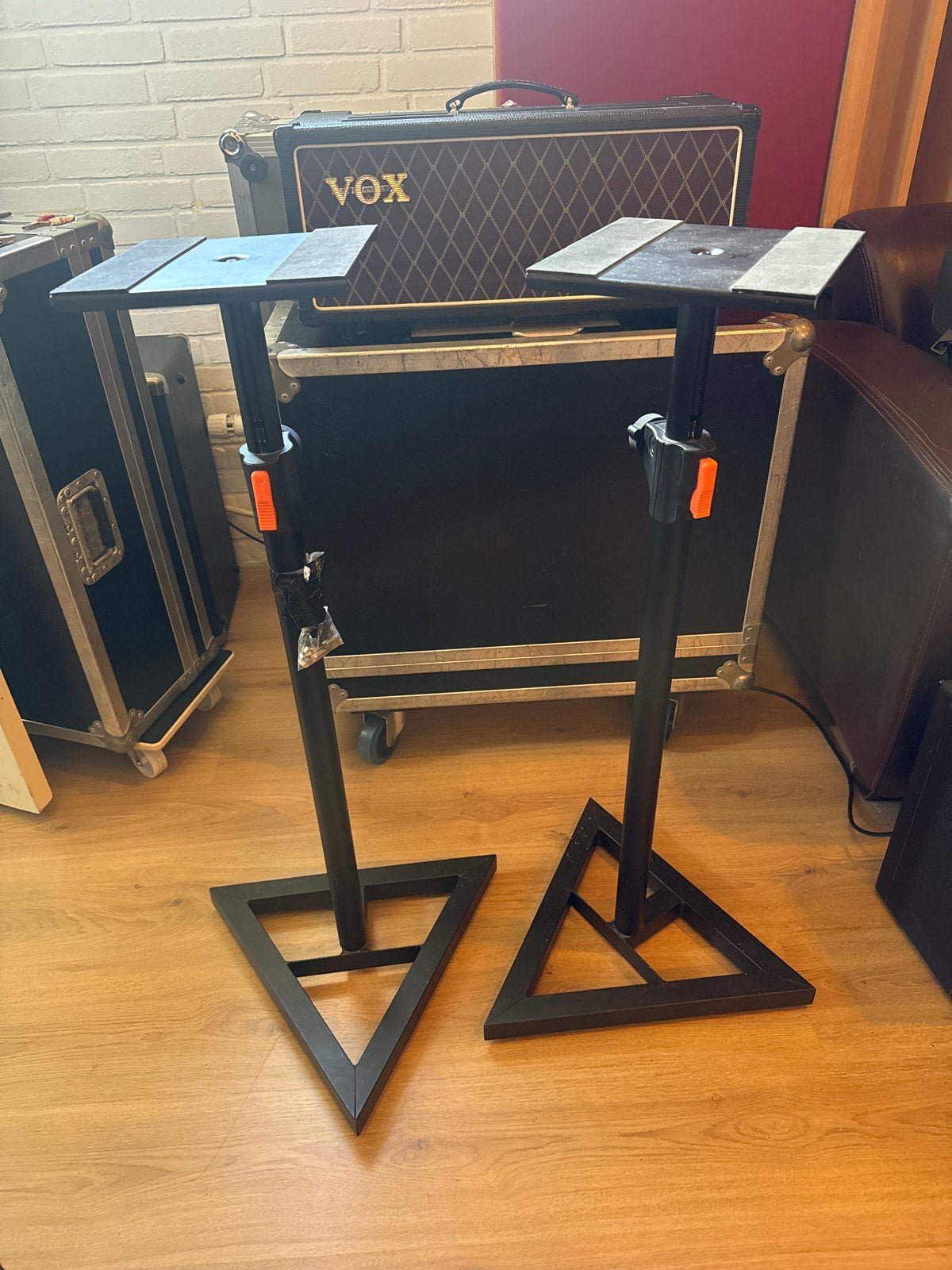 Bespeco monitor stands met spikes voor vloerbedekking, Audio, Tv en Foto, Ophalen, Zo goed als nieuw