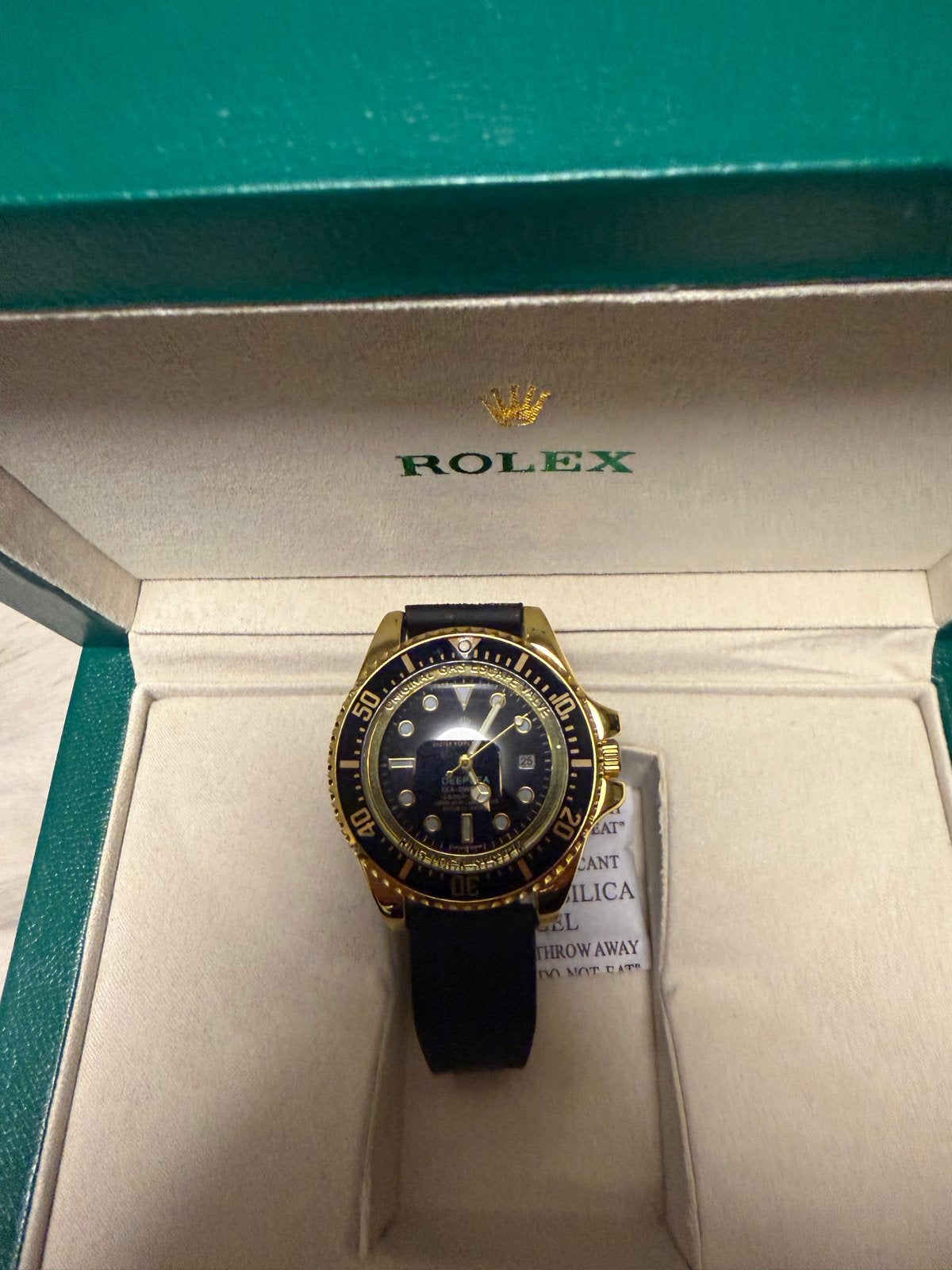 Luxe Rolex horloge - Goudkleurig met zwarte band, Sieraden, Tassen en Uiterlijk, Rolex, Polshorloge, Overige materialen, Ophalen of Verzenden