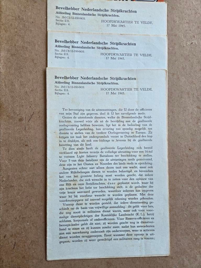 Nederlandse Strijdkrachten 17 mei 1945, Verzamelen, Militaria | Tweede Wereldoorlog, Ophalen of Verzenden, Nederland, Boek of Tijdschrift