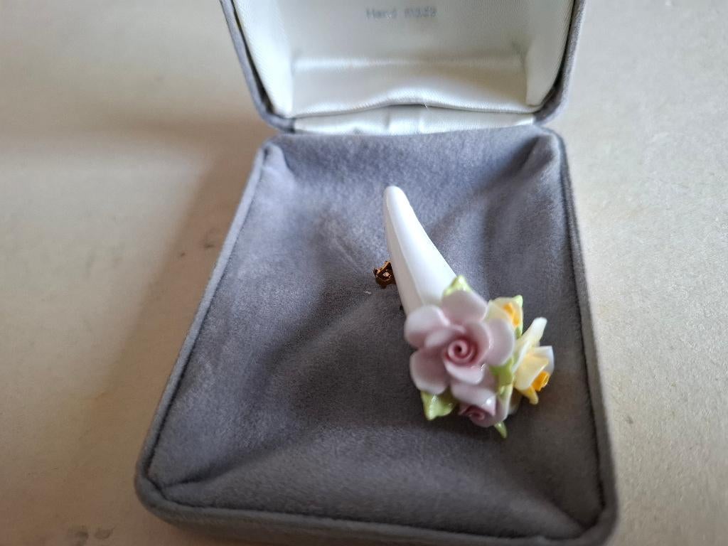 broche porselein Charles Rose Engeland, Ophalen of Verzenden, Zo goed als nieuw, Roze, Overige materialen