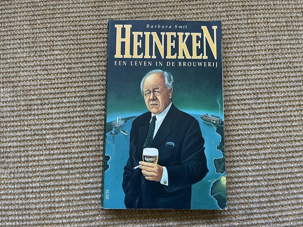 Heineken - Een leven in de brouwerij - Barbara Smit, Ophalen of Verzenden, Gelezen, Overige