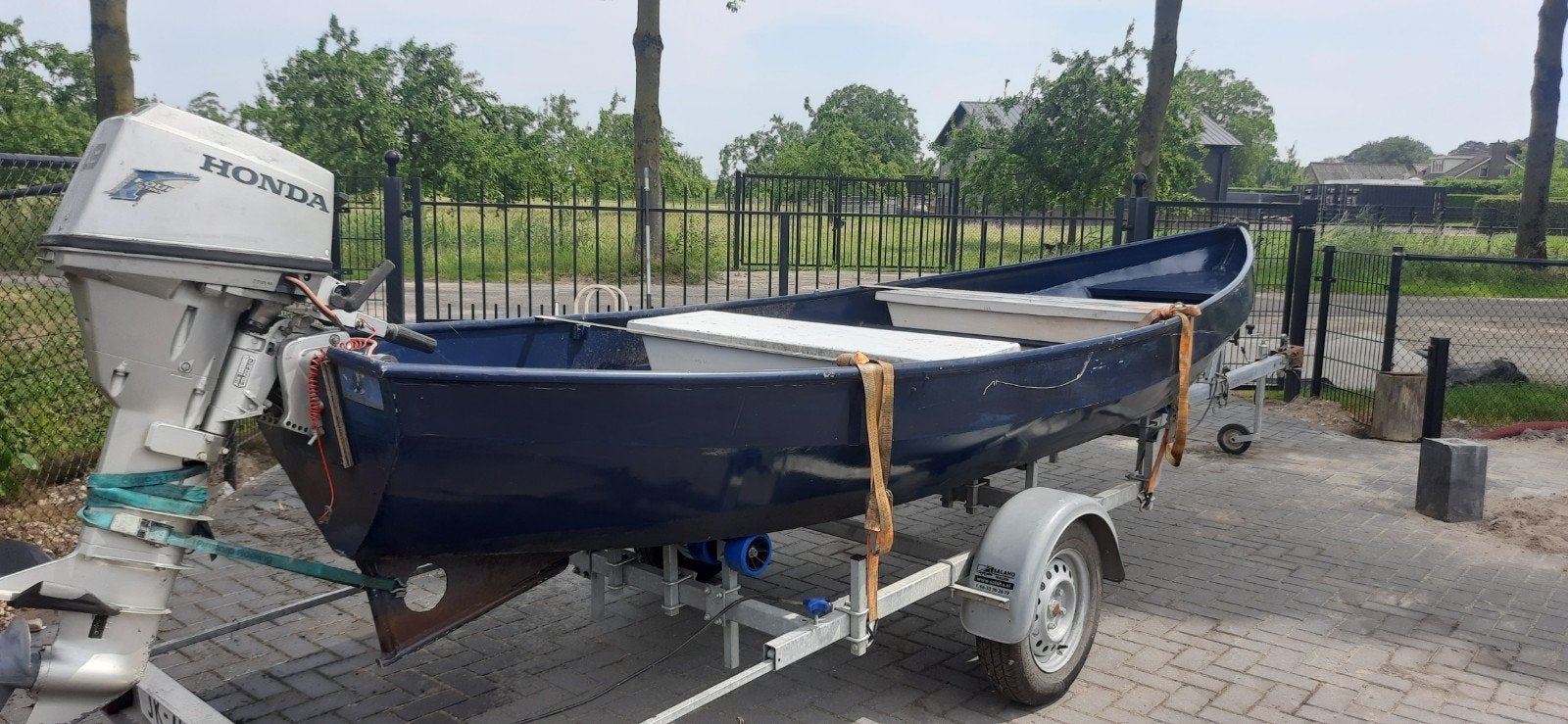 Giethoornse Punter met 9,9 pk Honda motor en kanteltrailer, Ophalen