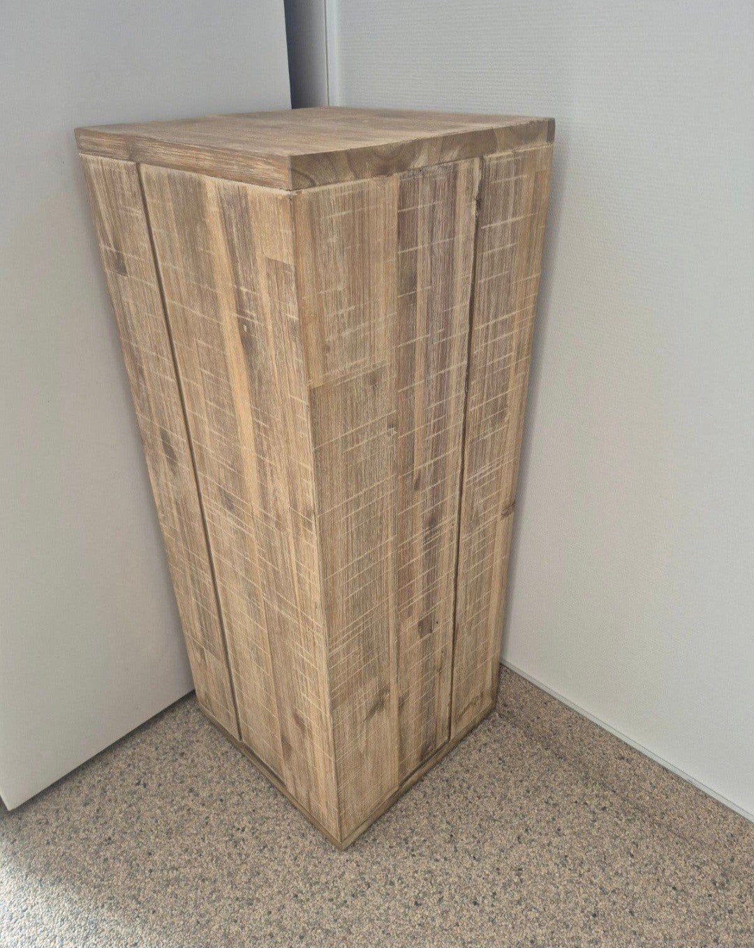 Houten sokkel/plantenzuil  2 stuk ( bassano 75,5 hoog 30x30, Ophalen, Gebruikt