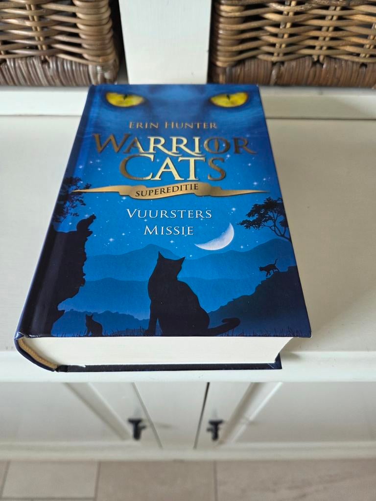 Erin Hunter - Vuursters missie, Boeken, Ophalen of Verzenden, Gelezen