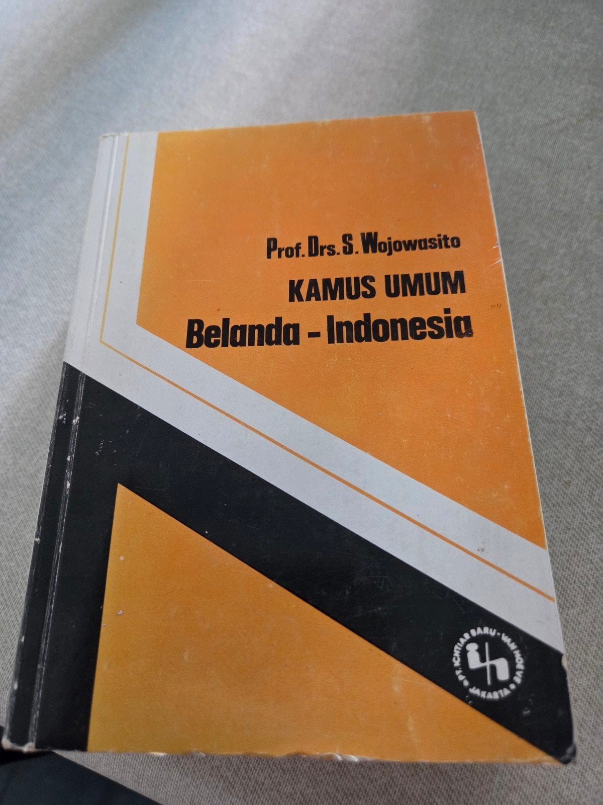 Kamus Umum Belanda-Indonesia - Prof. Drs. S. Wojowasito, Boeken, Ophalen of Verzenden, Gelezen, Overige uitgevers, Overige talen