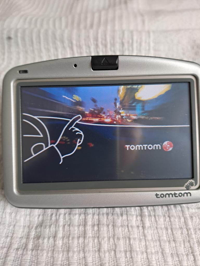 Oudere TomTom Go navigatie met accessoires, Ophalen, Gebruikt