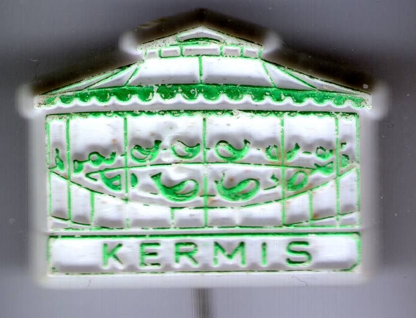 Kermis eendjes hengelen groen op wit plastic speldje( W_522), Ophalen of Verzenden, Zo goed als nieuw, Merk, Speldje of Pin