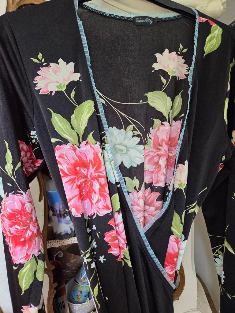 Tante Betsy wikkeljurk. Prachtig bloempatroon & kanten rand, Tante Betsy, Zwart, Maat 46/48 (XL) of groter, Ophalen of Verzenden