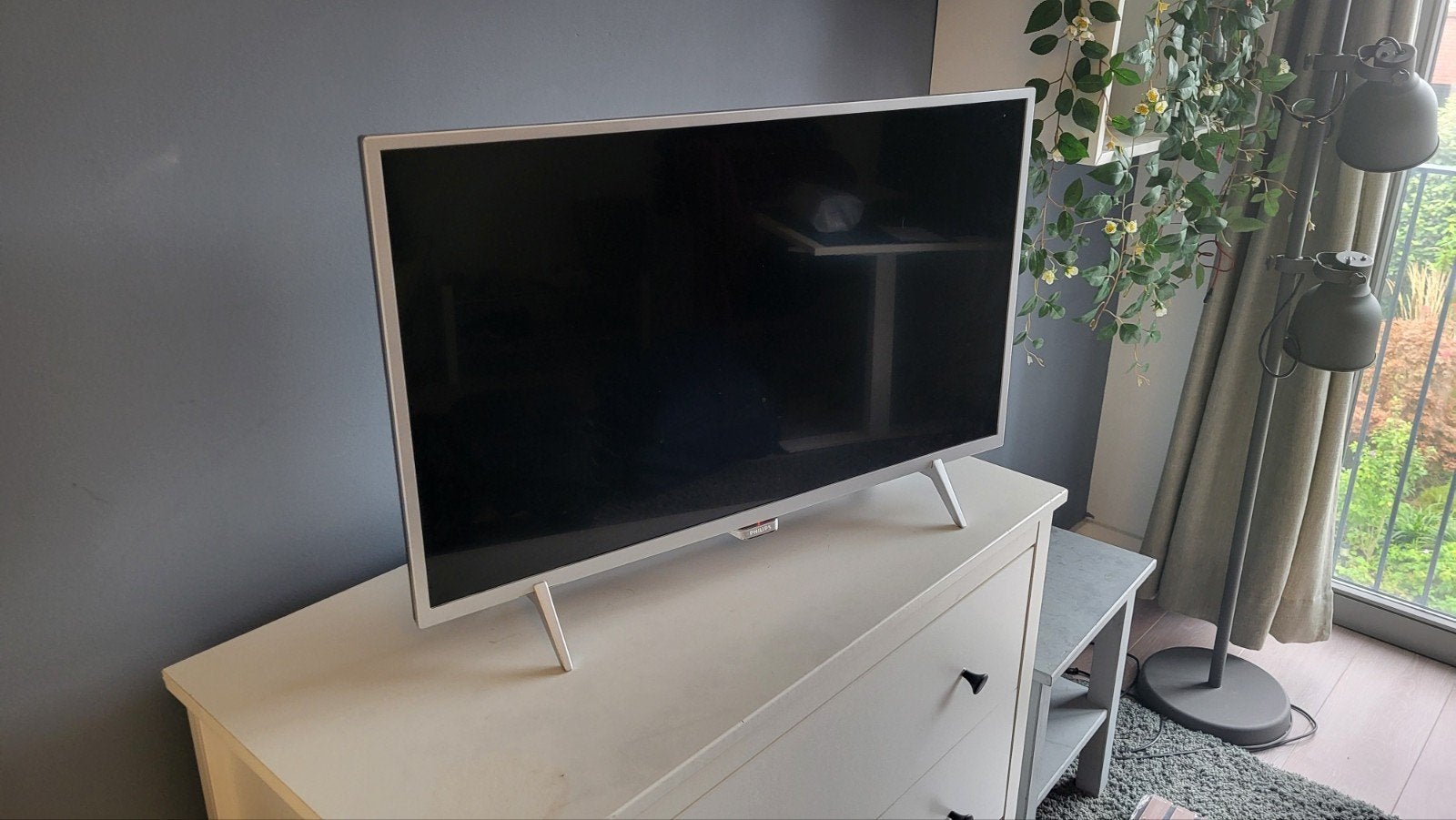 Philips 32PFS6402/12 Ambilight Smart TV (32 inch)
