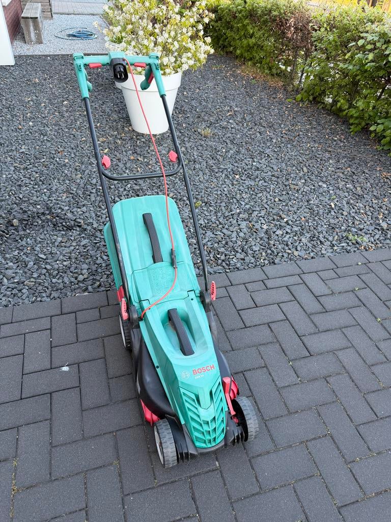 Bosch elektrische grasmaaier ARM 34, Tuin en Terras, Grasmaaiers, Cirkelmaaier, Gebruikt, Elektrische grasmaaier, Ophalen of Verzenden