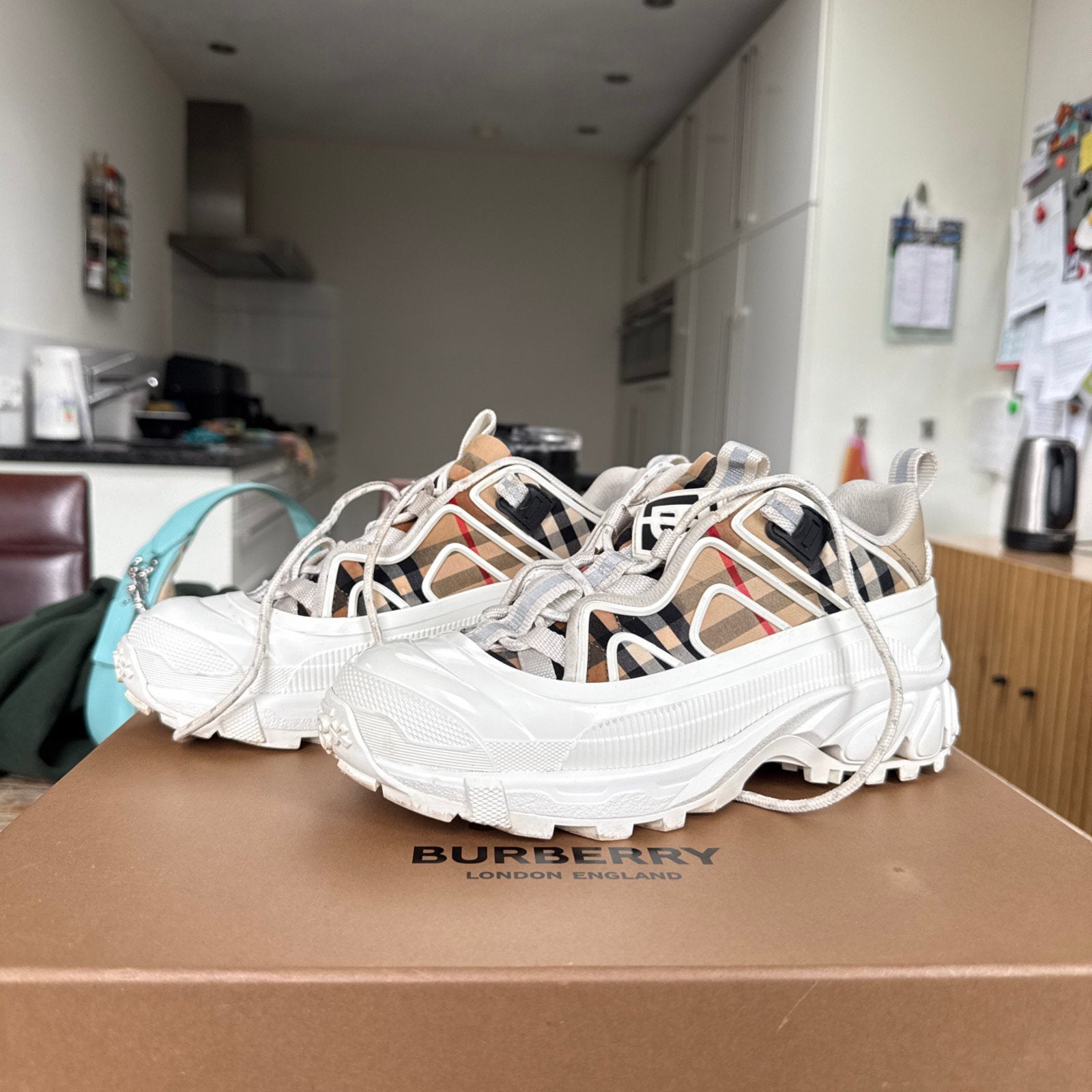 Burberry sneakers Arthur check, Beige, Ophalen of Verzenden, Sneakers of Gympen, Gedragen