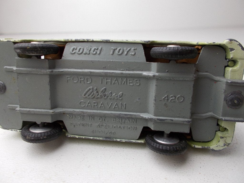 1962 Corgi Toys 420 FORD THAMES AIRBORNE CARAVAN., Ophalen of Verzenden, Gebruikt, Bus of Vrachtwagen, Corgi