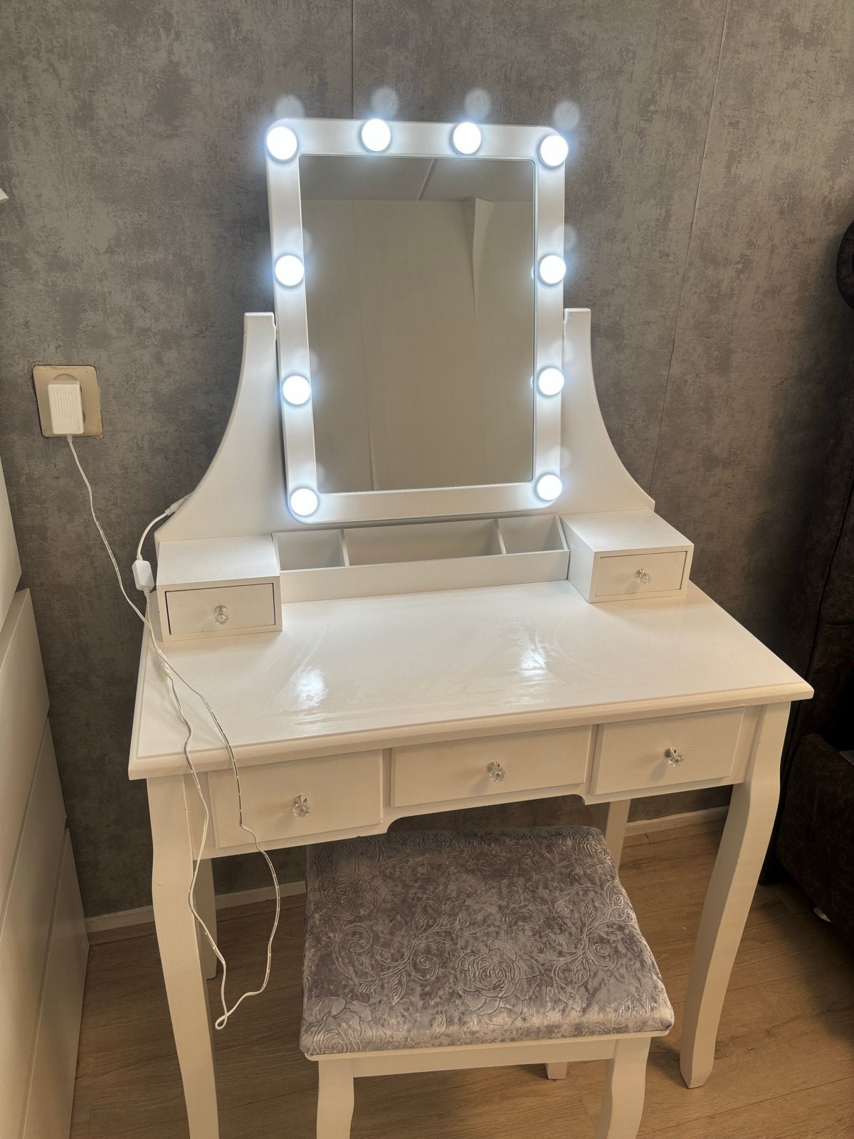 BIEDEN Witte makeup tafel + verlichte spiegel +kruk, Ophalen, 100 tot 150 cm, 50 tot 100 cm, Zo goed als nieuw