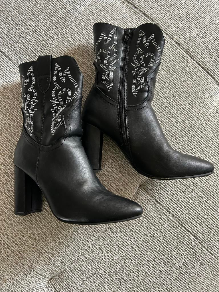 Zwarte cowboylaarzen maat 39 met hak - OXMOX, Ophalen of Verzenden, Zo goed als nieuw, Zwart, Lage of Enkellaarzen