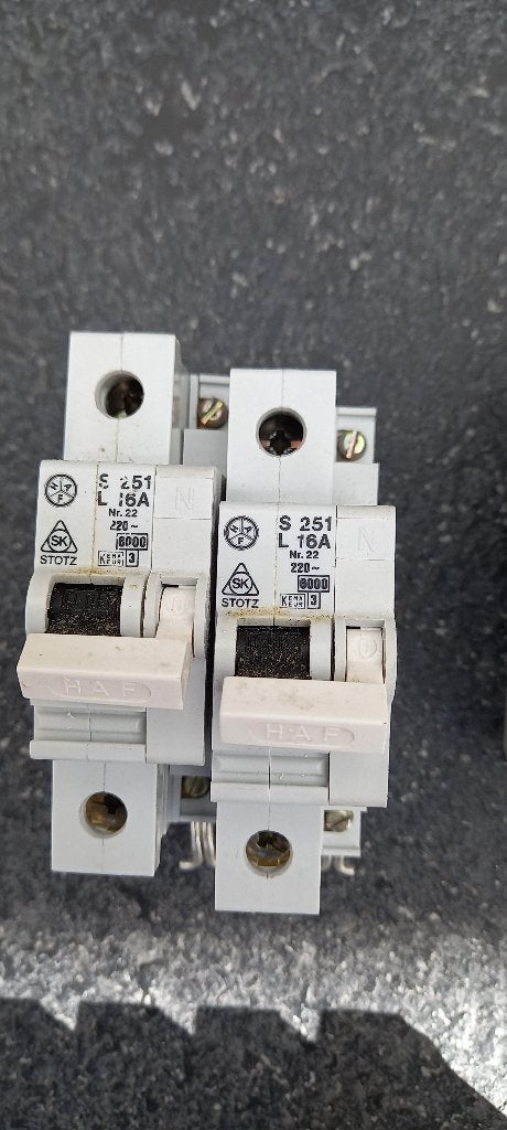 Diversen installatie automaten t.b.v. groepenkast, Ophalen of Verzenden, Gebruikt