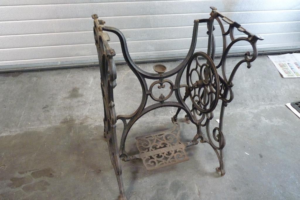 Gietijzeren onderstel voor terras of sidetable, Ophalen, Gebruikt
