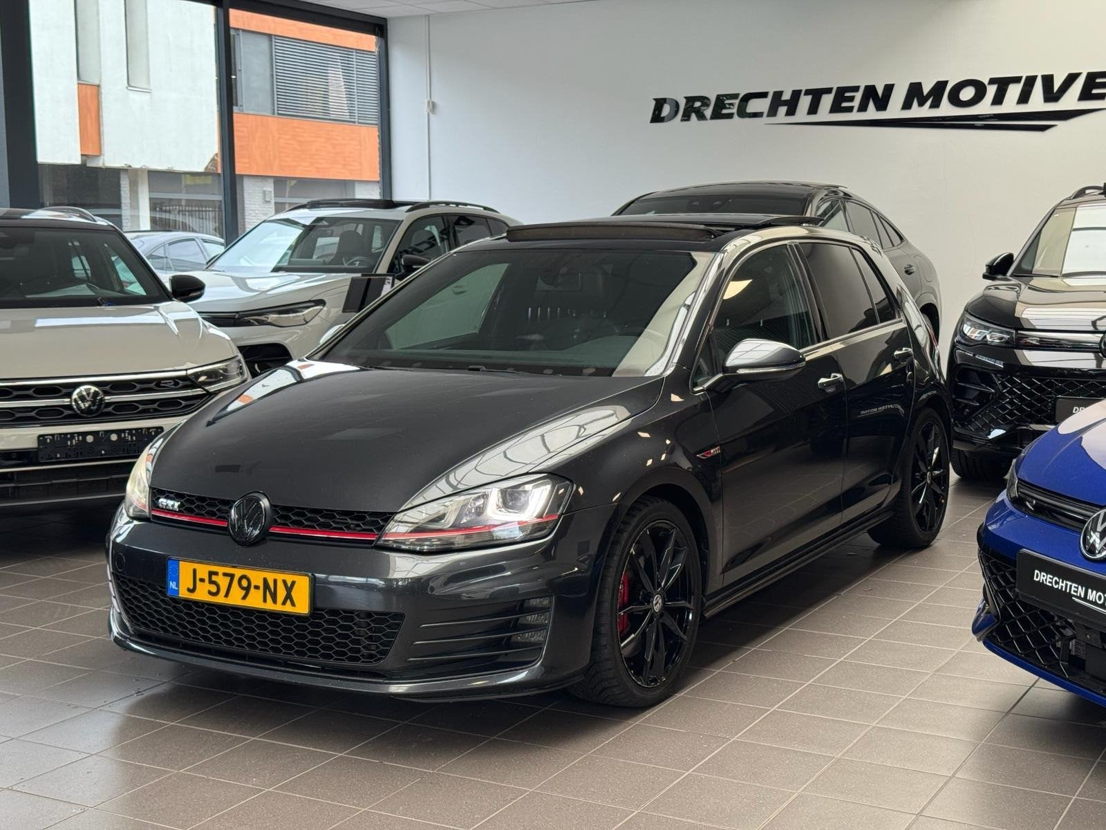 Volkswagen Golf 2.0 TSI GTI / pano / Keyless /, Voorwielaandrijving, Gebruikt, Euro 6, 4 cilinders