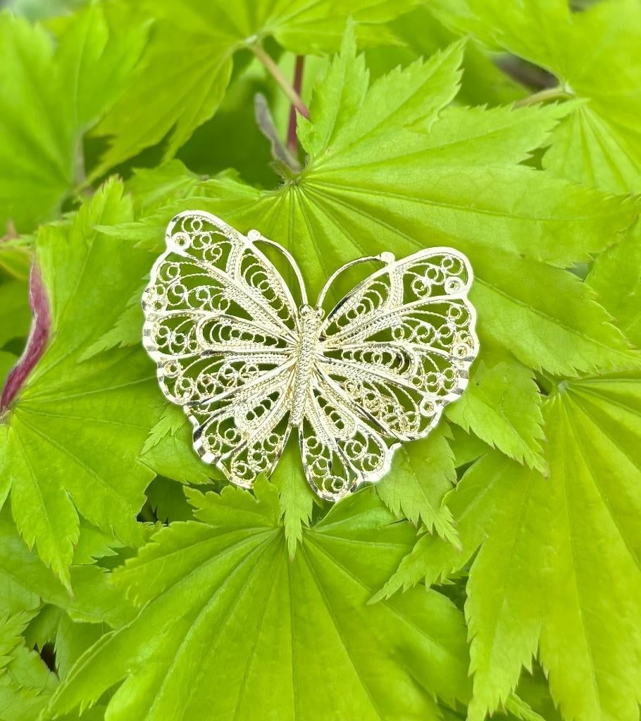 Vlinder broche 14k goud fraai filigrain lijfje handgemaakt, Verzenden, Goud, Broche, Met edelsteen
