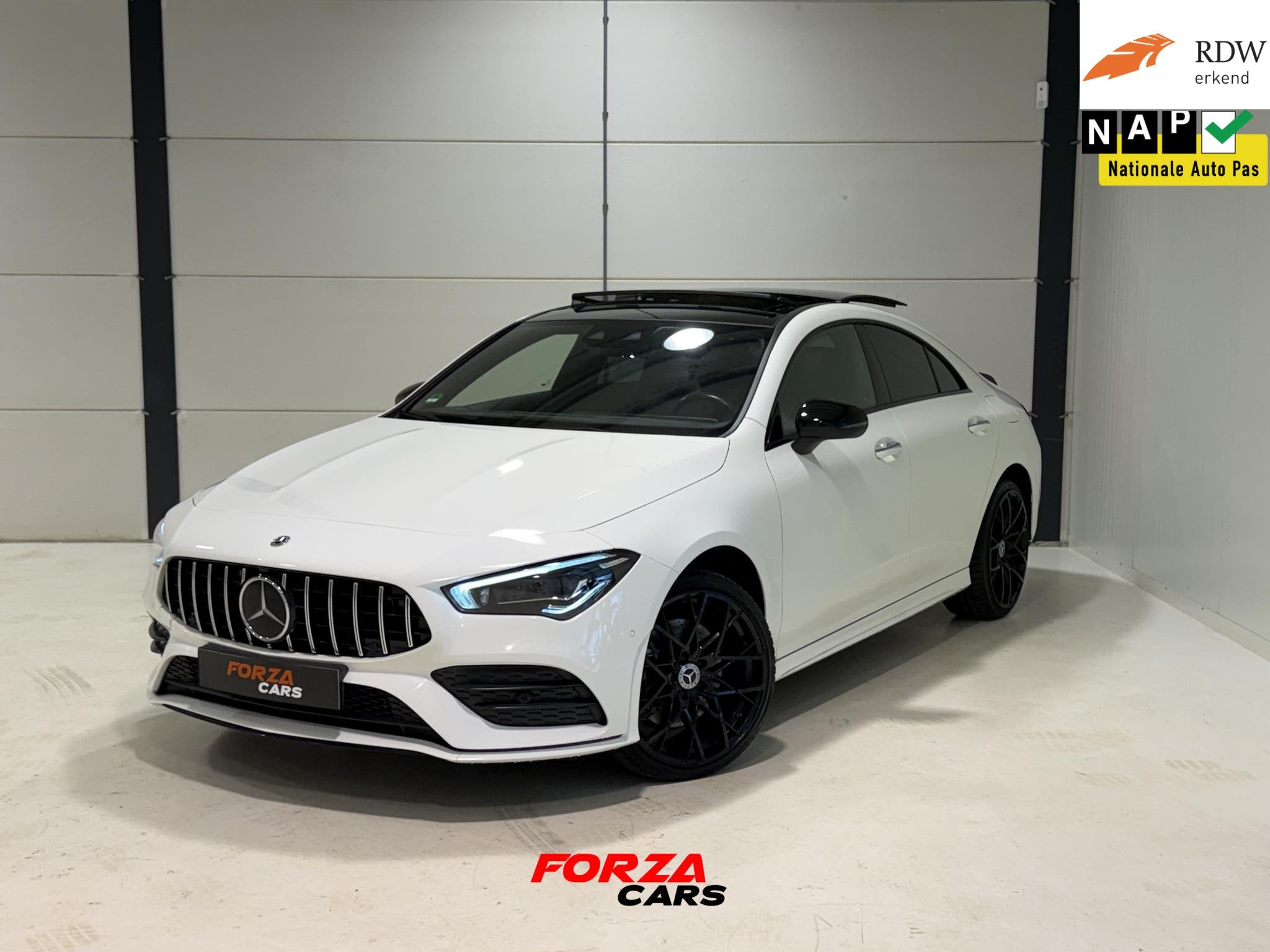 Mercedes-Benz CLA-klasse 250 e AMG PANO | Sfeer | Camera