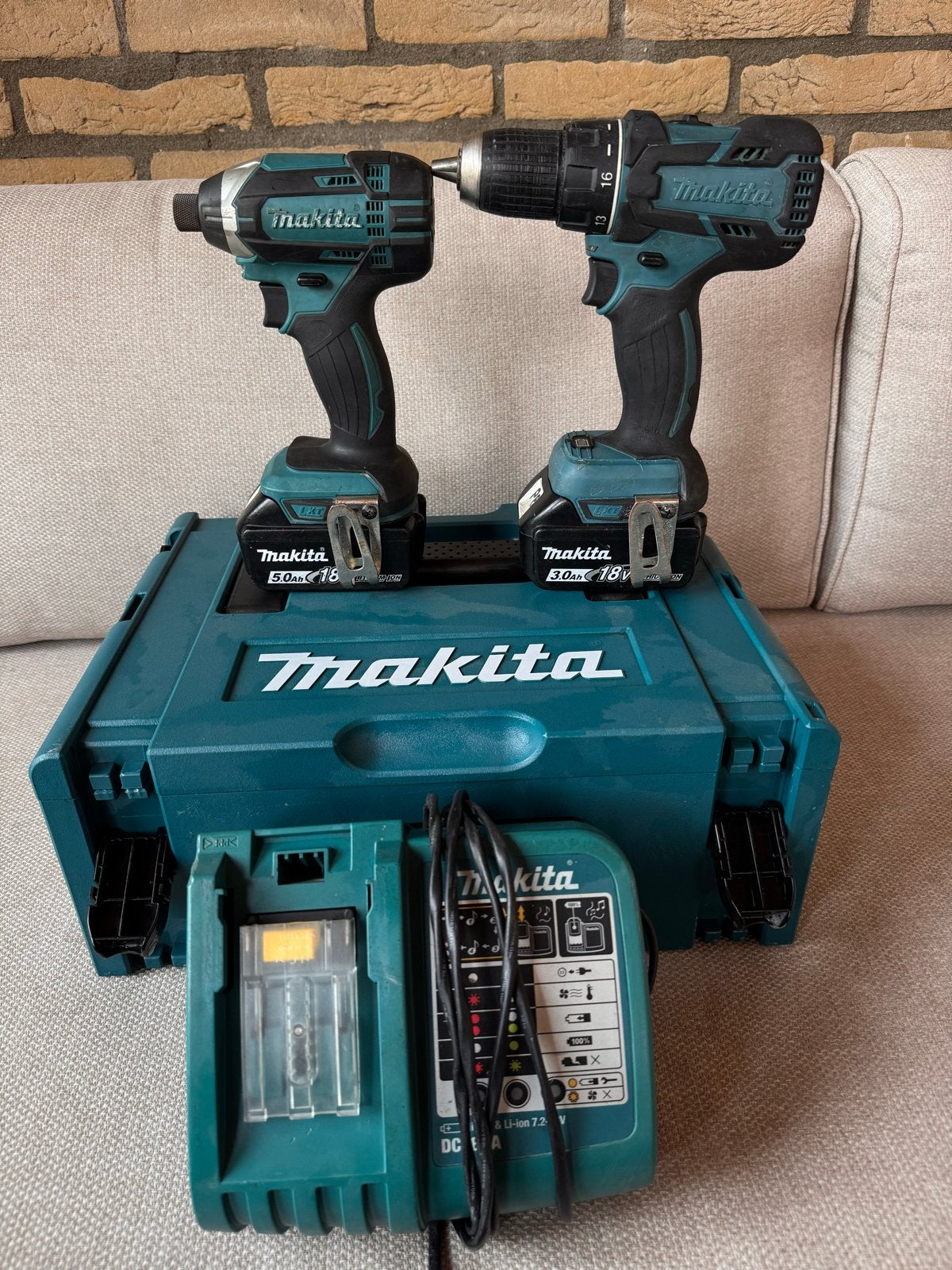 Makita Boor- en Schroefmachine Set met Accu's en Lader, 600 watt of meer, Variabele snelheid, Ophalen of Verzenden, Zo goed als nieuw