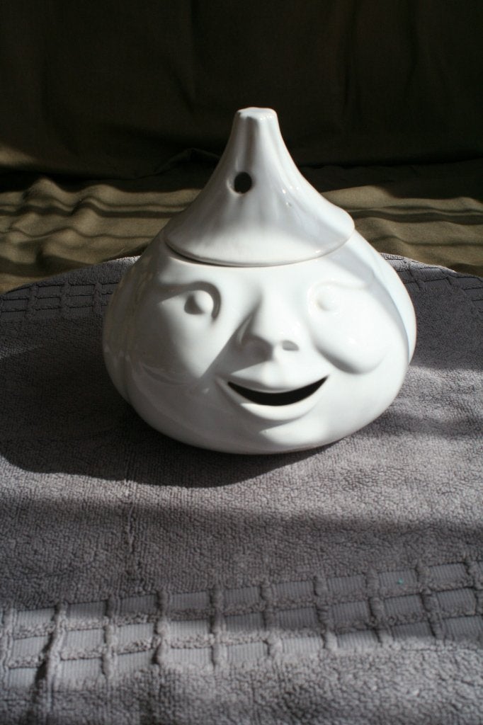 Mooie oude witte knoflook of uitpot met deksel., Antiek en Kunst, Antiek | Servies los, Ophalen of Verzenden