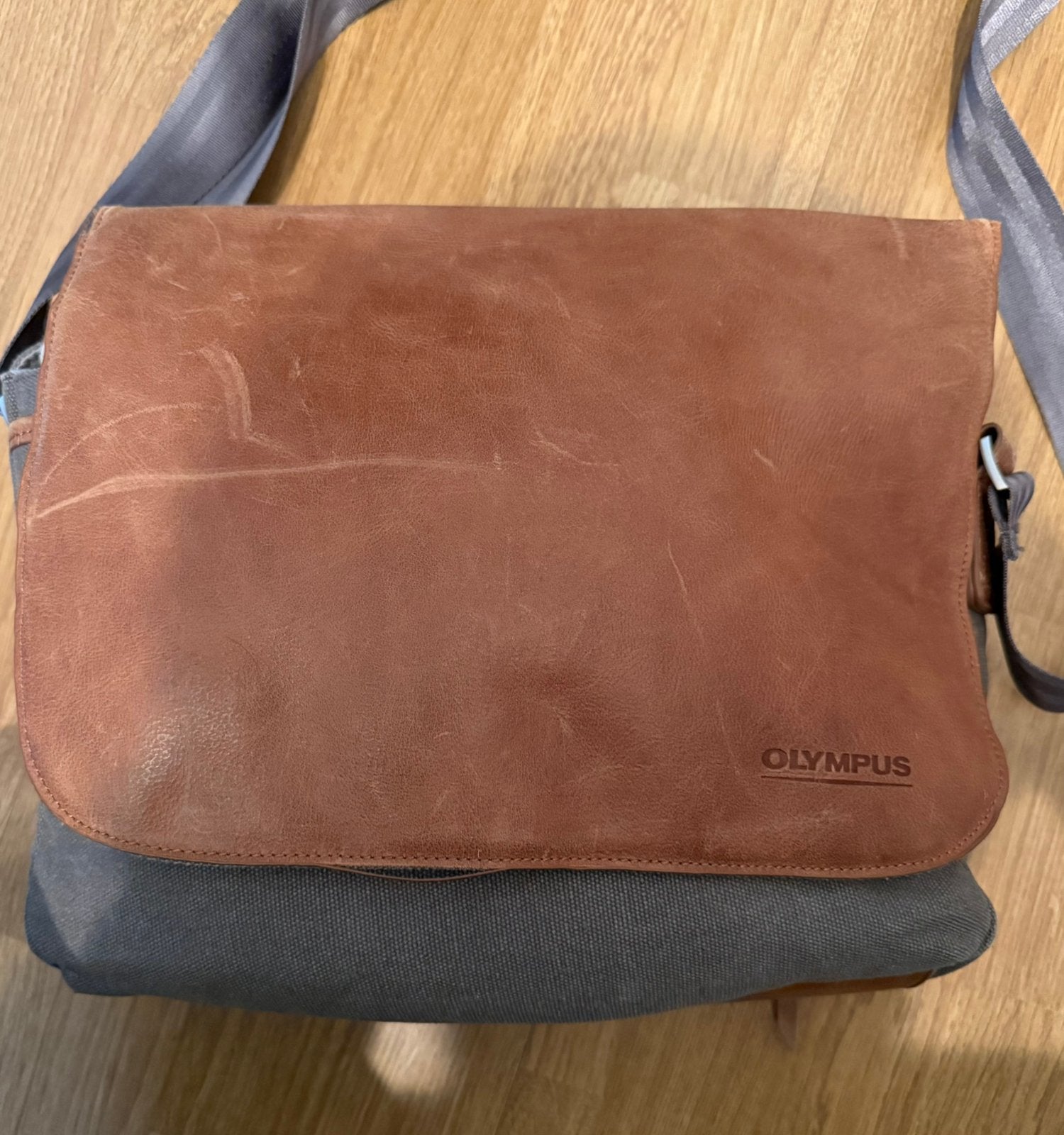 Olympus OM-D Messenger Leather Bag (incl. Strap), Ophalen of Verzenden, 1960 tot 1980