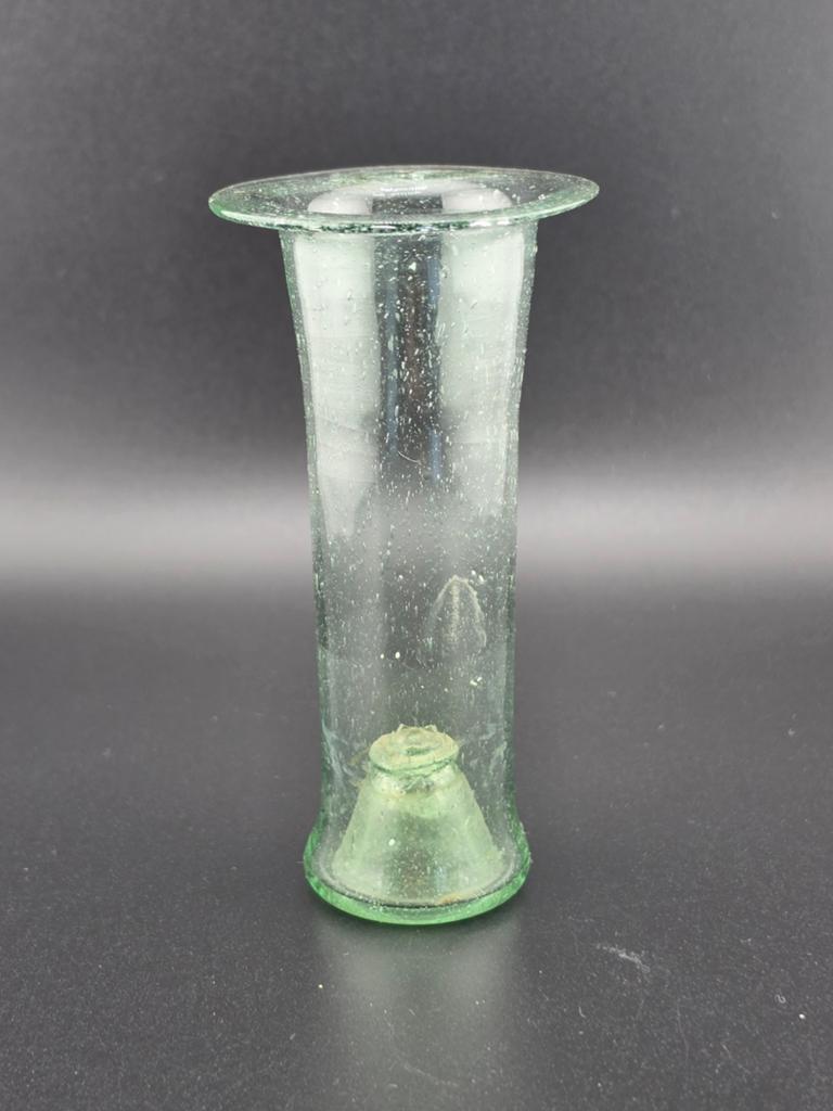 Antieke glazen vaas / fles - Uniek groen glas geen Romeins, Antiek en Kunst, Antiek | Vazen, Ophalen of Verzenden