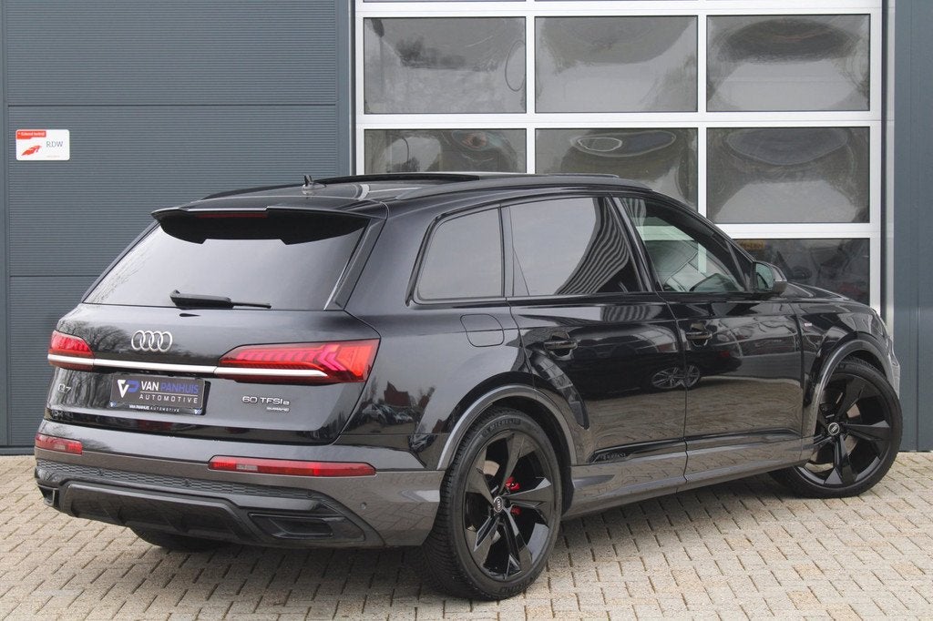 Audi Q7 60 TFSIe 462pk Quattro Competition S-Line | Pano | R, Auto's, Audi, Automaat, Gebruikt, Zwart, 2995 cc