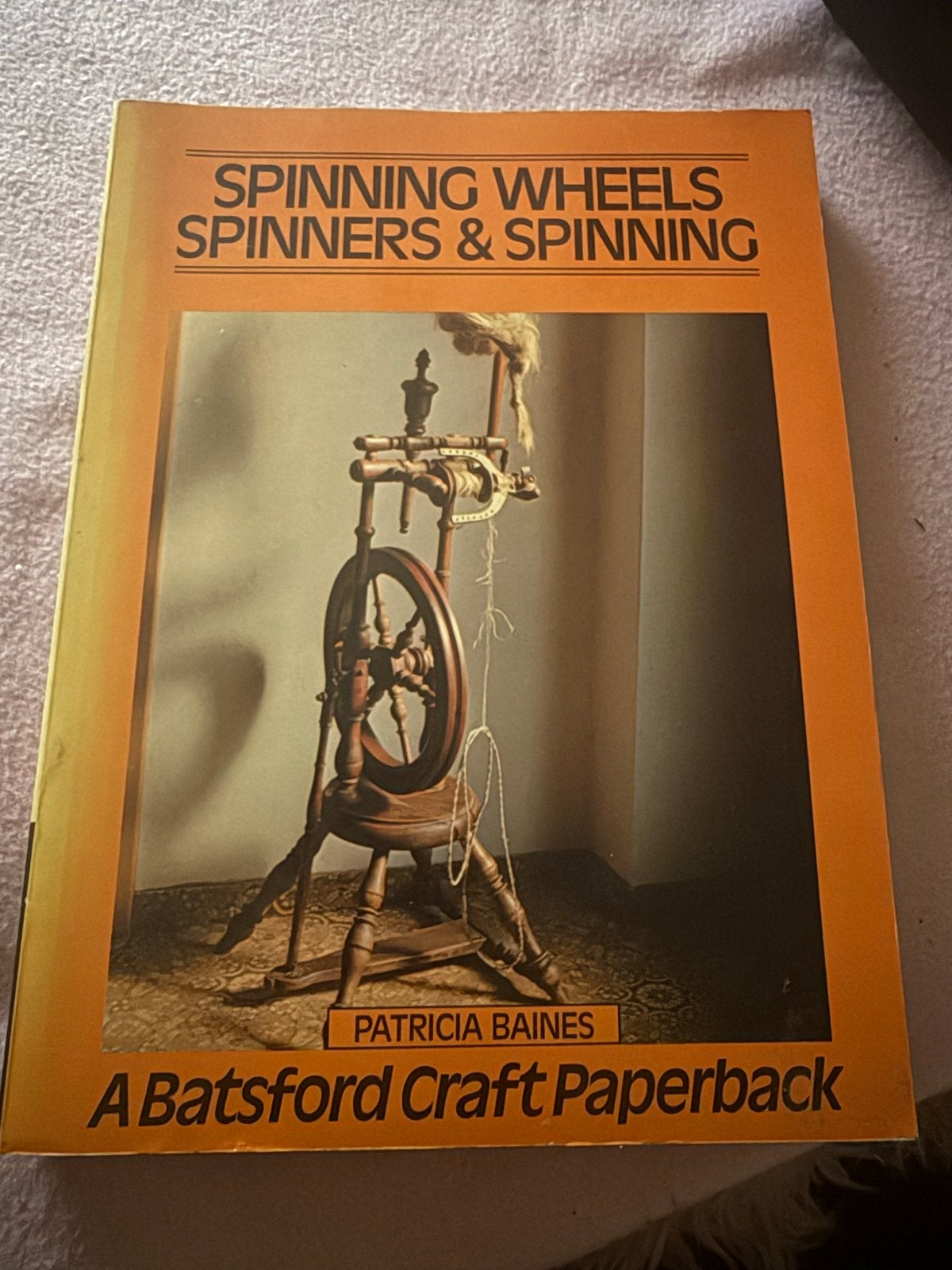 Spinning Wheels Spinners & Spinning - Patricia Baines, Hobby en Vrije tijd, Ophalen of Verzenden, Gebruikt, Overige typen