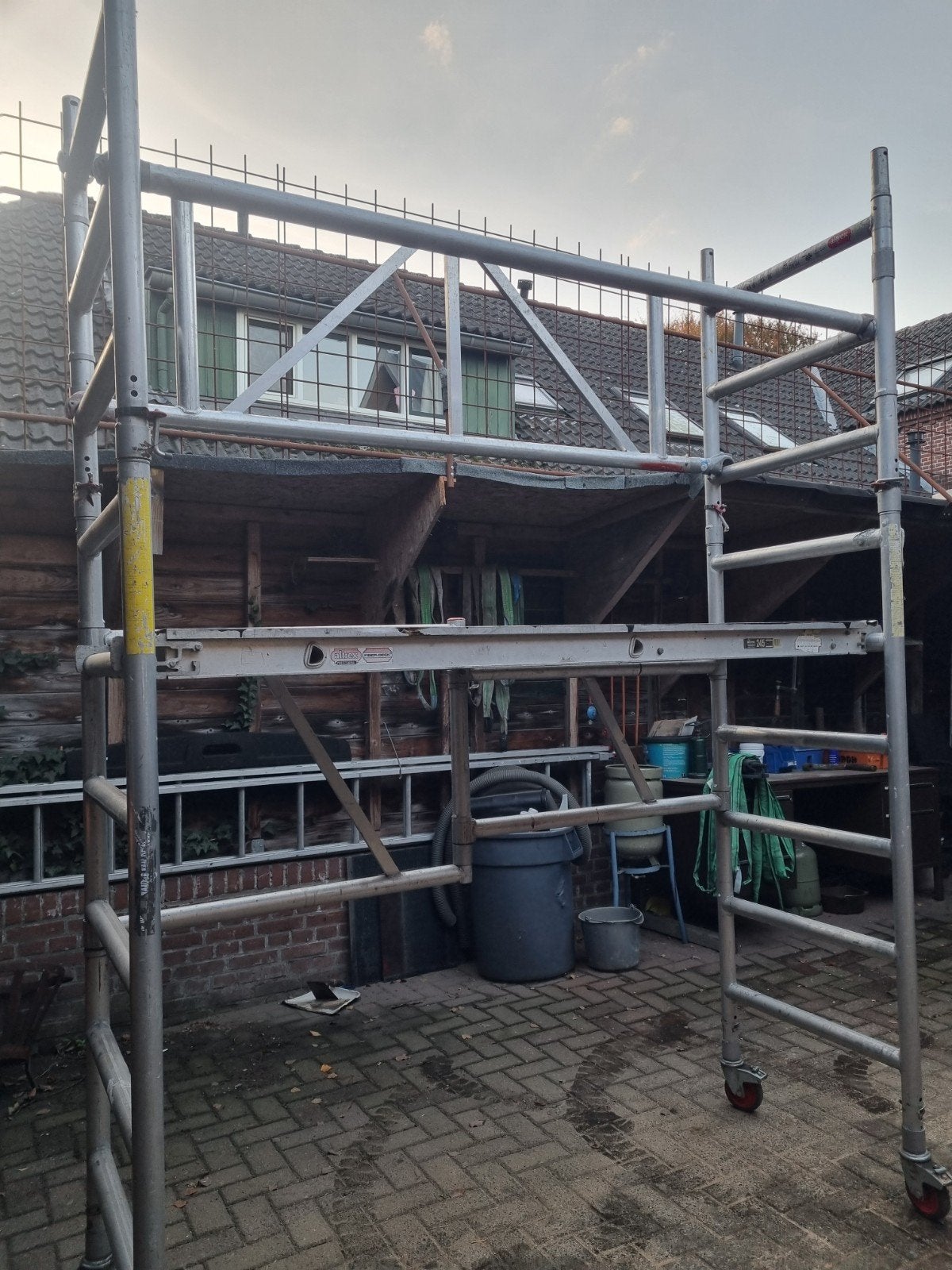 steiger te huur, Doe-het-zelf en Verbouw, Ophalen of Verzenden, Zo goed als nieuw, Rolsteiger of Kamersteiger, 2 tot 5 meter