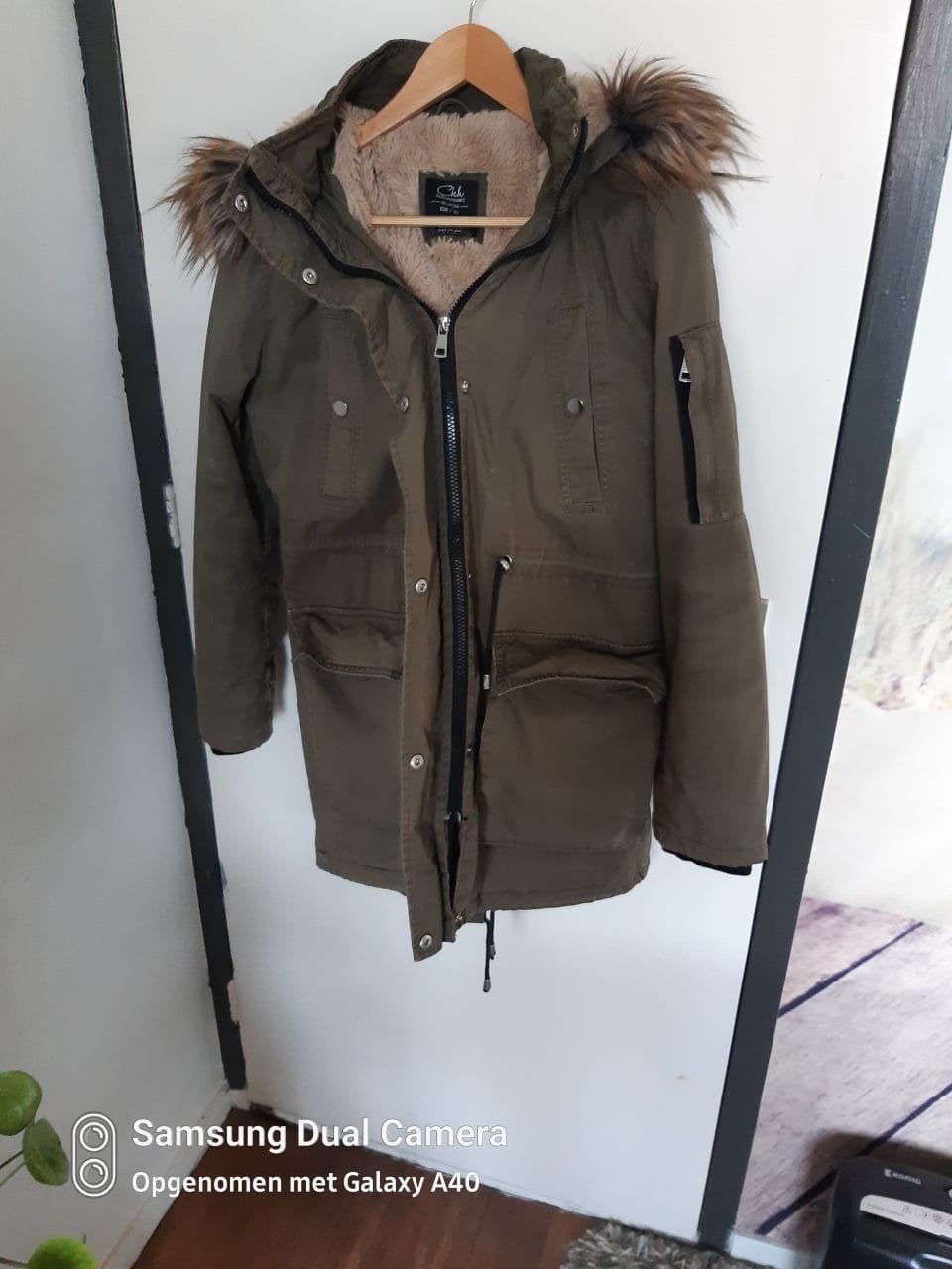 Winterjas met warme voering en nep bonte kraag, Maat 38/40 (M), Ophalen of Verzenden, Clockhouse, Gedragen