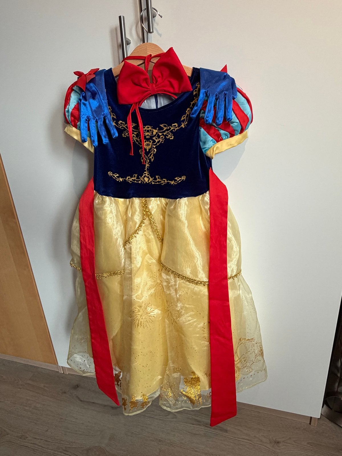 Sneeuwwitje Jurk Maat 122/128 met Accessoires, Ophalen of Verzenden, Zo goed als nieuw, 122 t/m 128, Meisje