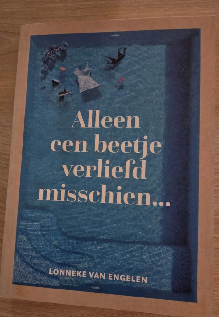 Lonneke van Engelen - Alleen een beetje verliefd misschien, Boeken, Ophalen of Verzenden, Zo goed als nieuw, Lonneke van Engelen