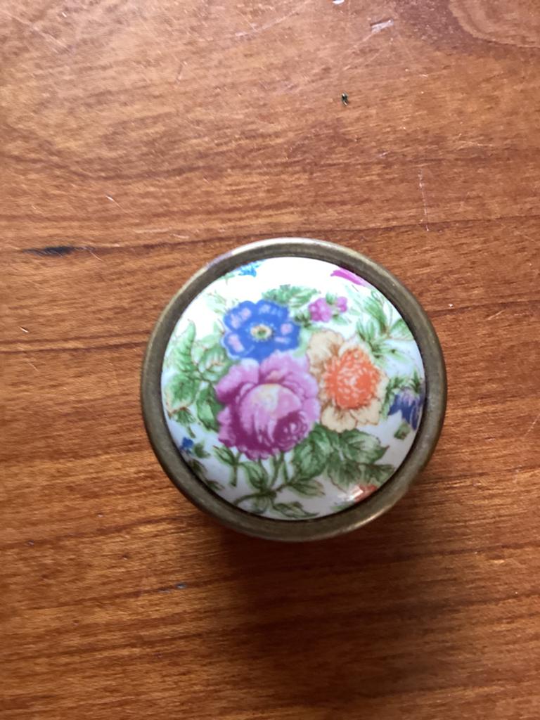 Vintage Pillendoosje met Porseleinen Deksel - Bloemenmotief, Antiek en Kunst, Curiosa en Brocante, Ophalen of Verzenden