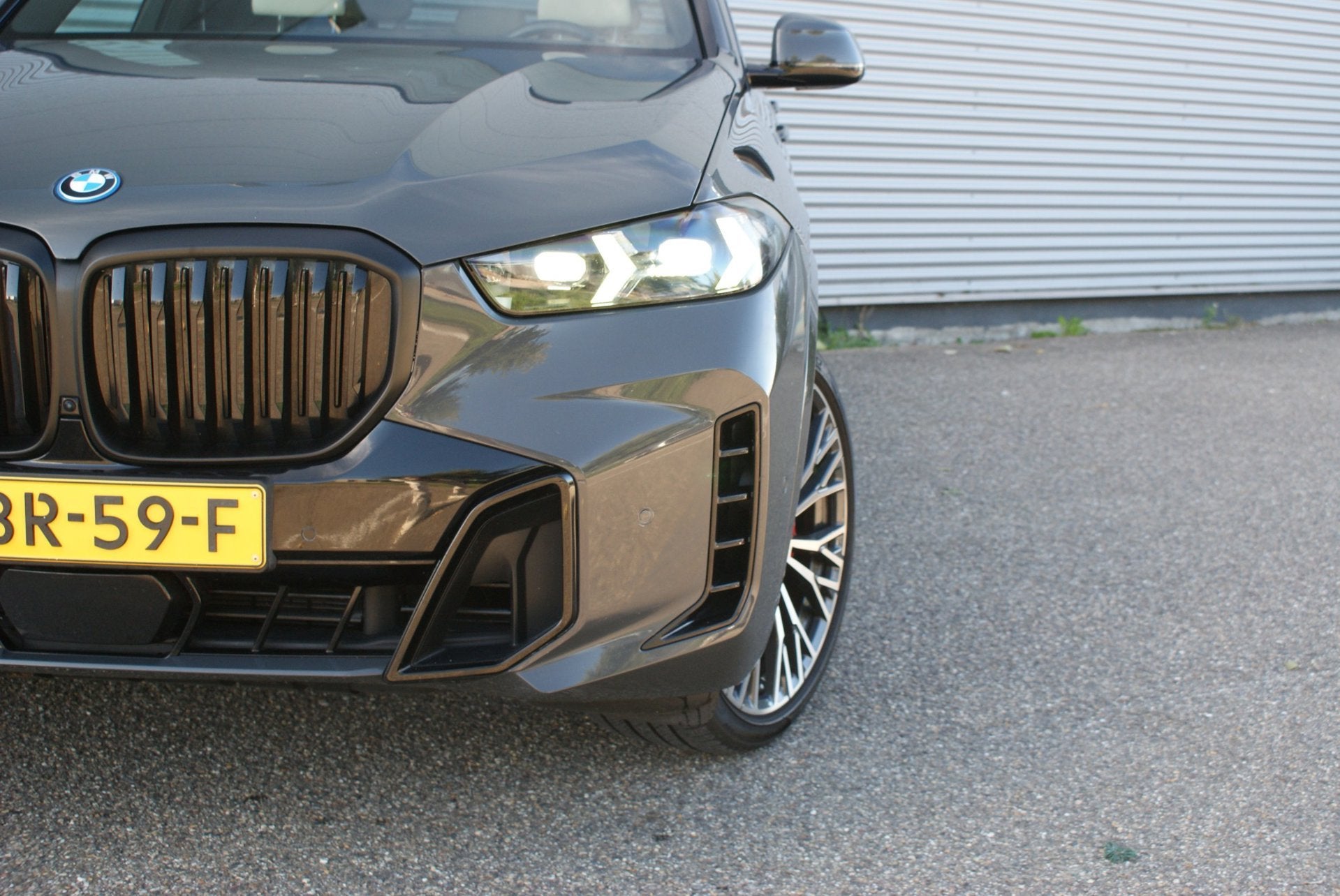 BMW X5 XDrive50e | M Pakket | Pano | Org NL | Trekhaak | Luc, Auto's, Dealer onderhouden, Gebruikt, 2395 kg, Bedrijf